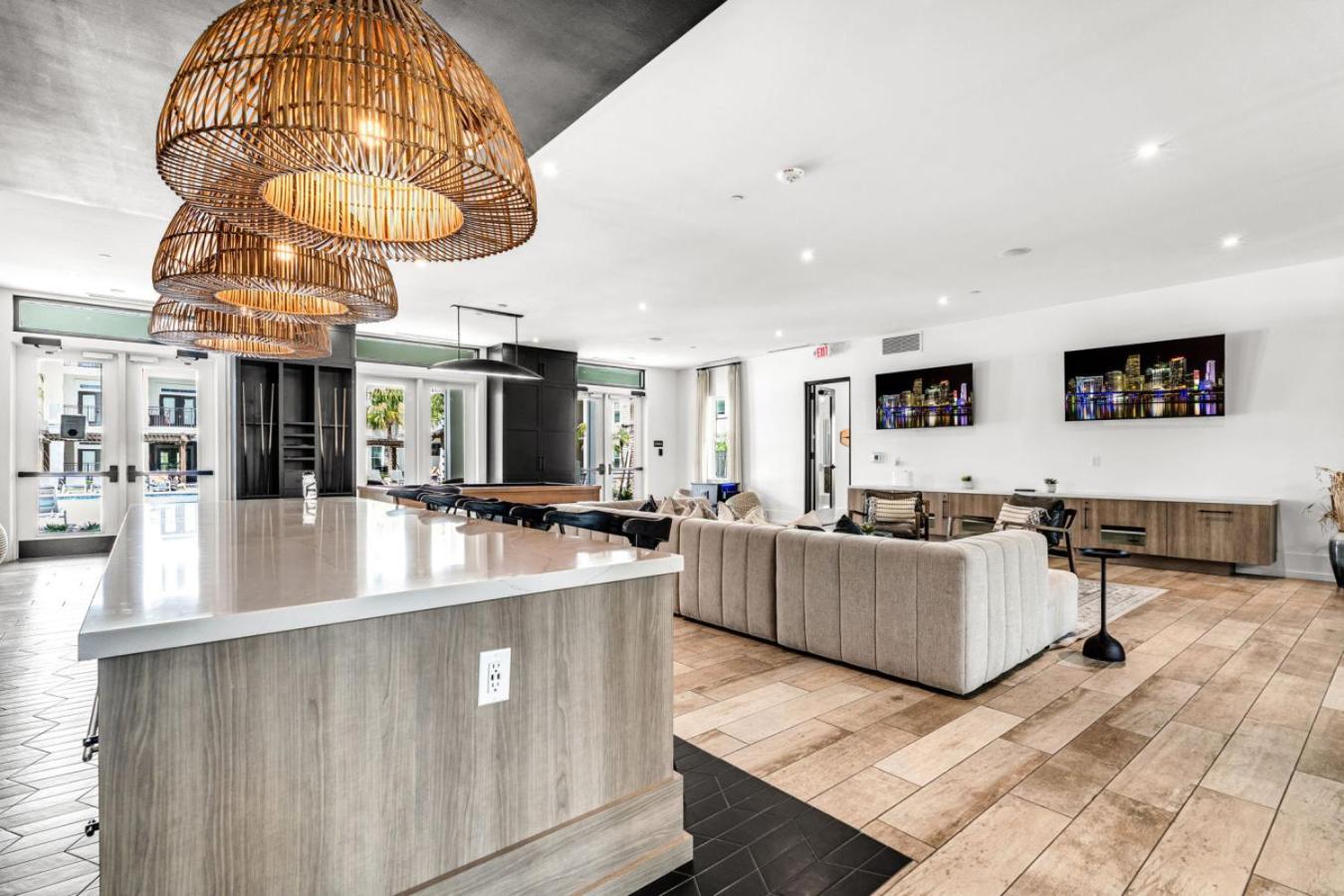 Sunny 2-Bed Oasis Pool And Gym In Apollo Beach Exterior foto